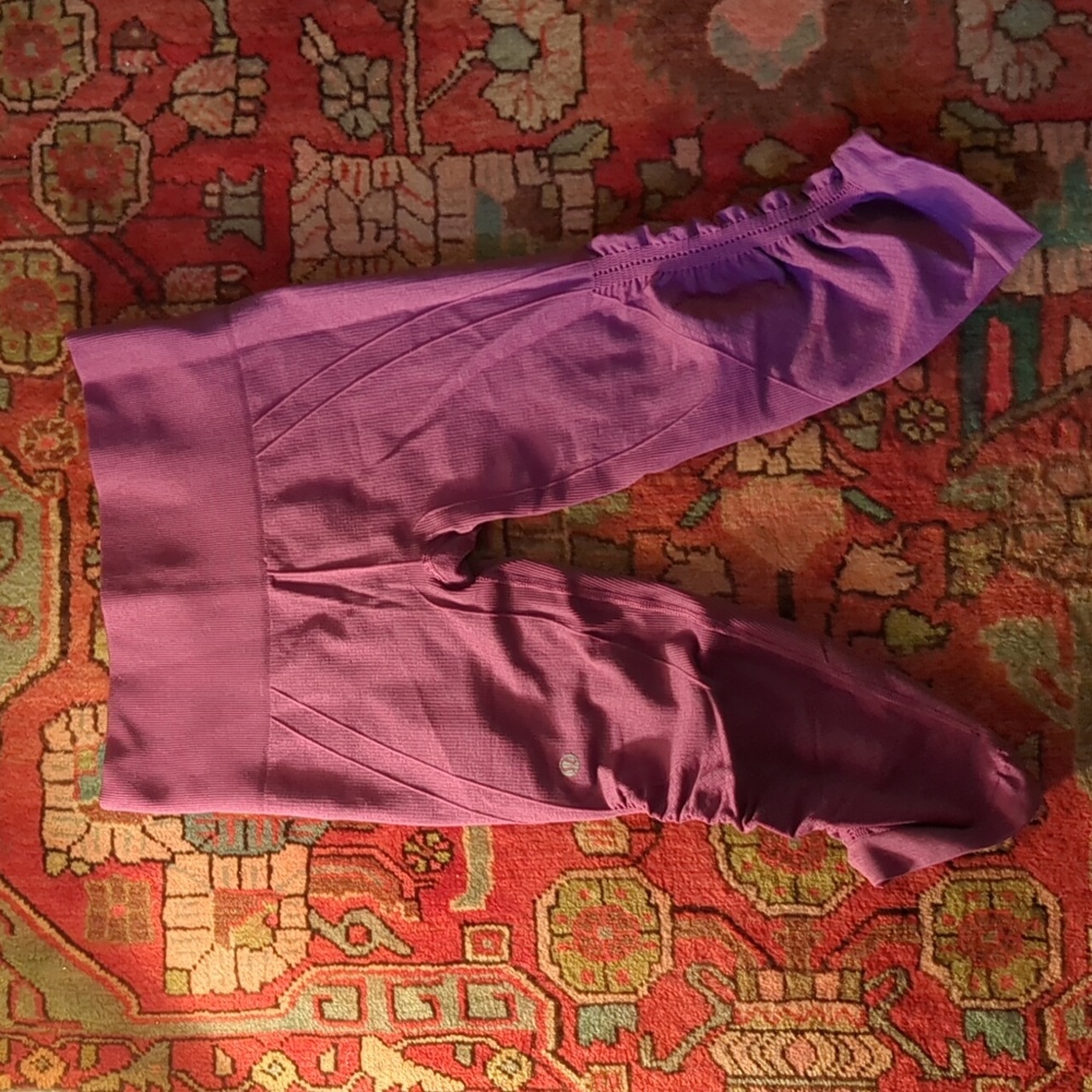 LULULEMON Ebb to street cropped yoga tights, berry, size 4.
